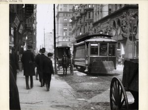 Calle Olive mirando al oeste desde la 6th Street